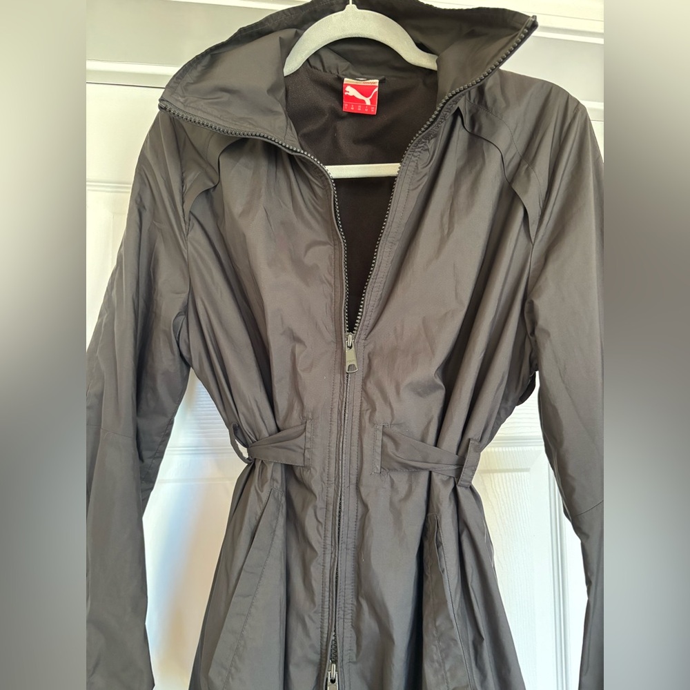 EUC puma Black fit & Flare Silhouette Windbreaker in Size Large - Picture 8 of 9